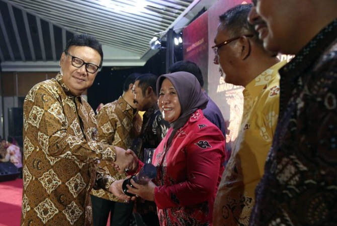Inovatif, Wali Kota Probolinggo Terima IGA 2017