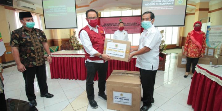 DPW PPNI Jawa Timur Serahkan Donasi, APD Dan Santunan