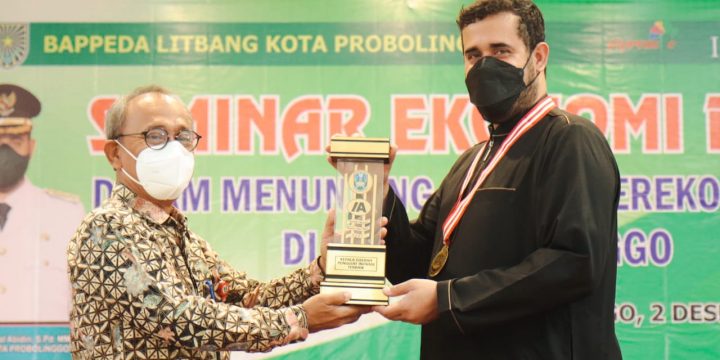 Walikota Probolinggo Terima Penghargaan sebagai Penggiat Inovasi Terbaik dari Provinsi Jawa Timur