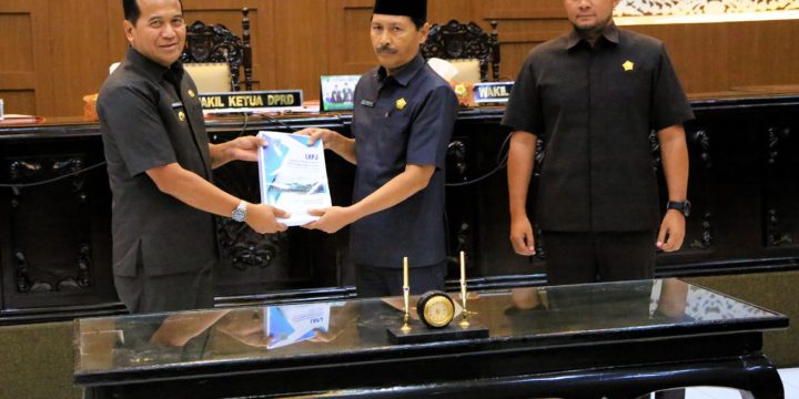 DPRD Sahkan 3 Perda dan Terima Dokumen LKPJ Wali Kota tahun 2023